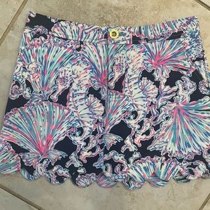 Lilly Pulitzer Colette Scolloped hem skort
Size 00
EUC